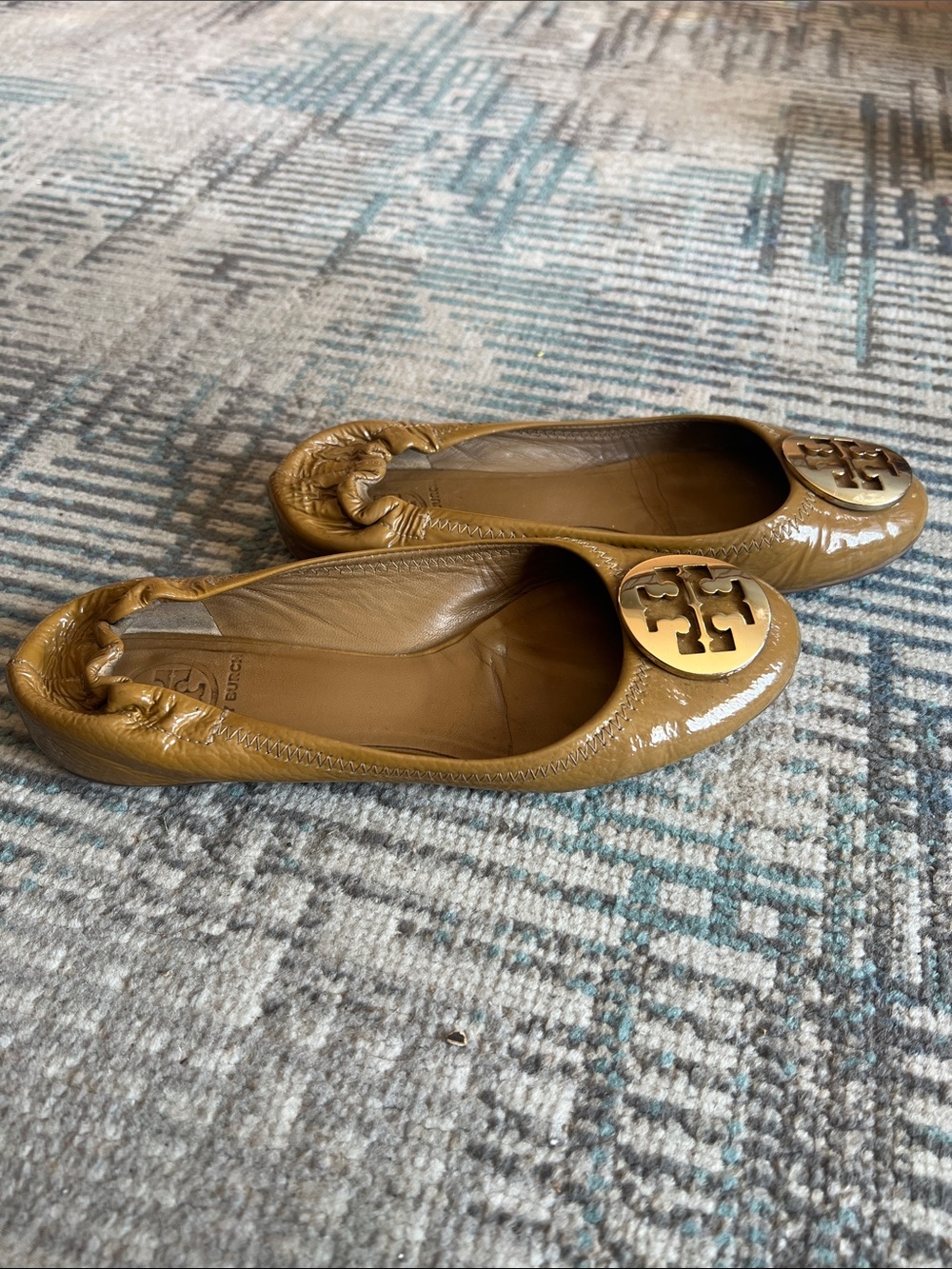 Tory Burch Reva Patent Leather Ballet Flats Camel Gold Logo 6 6.5